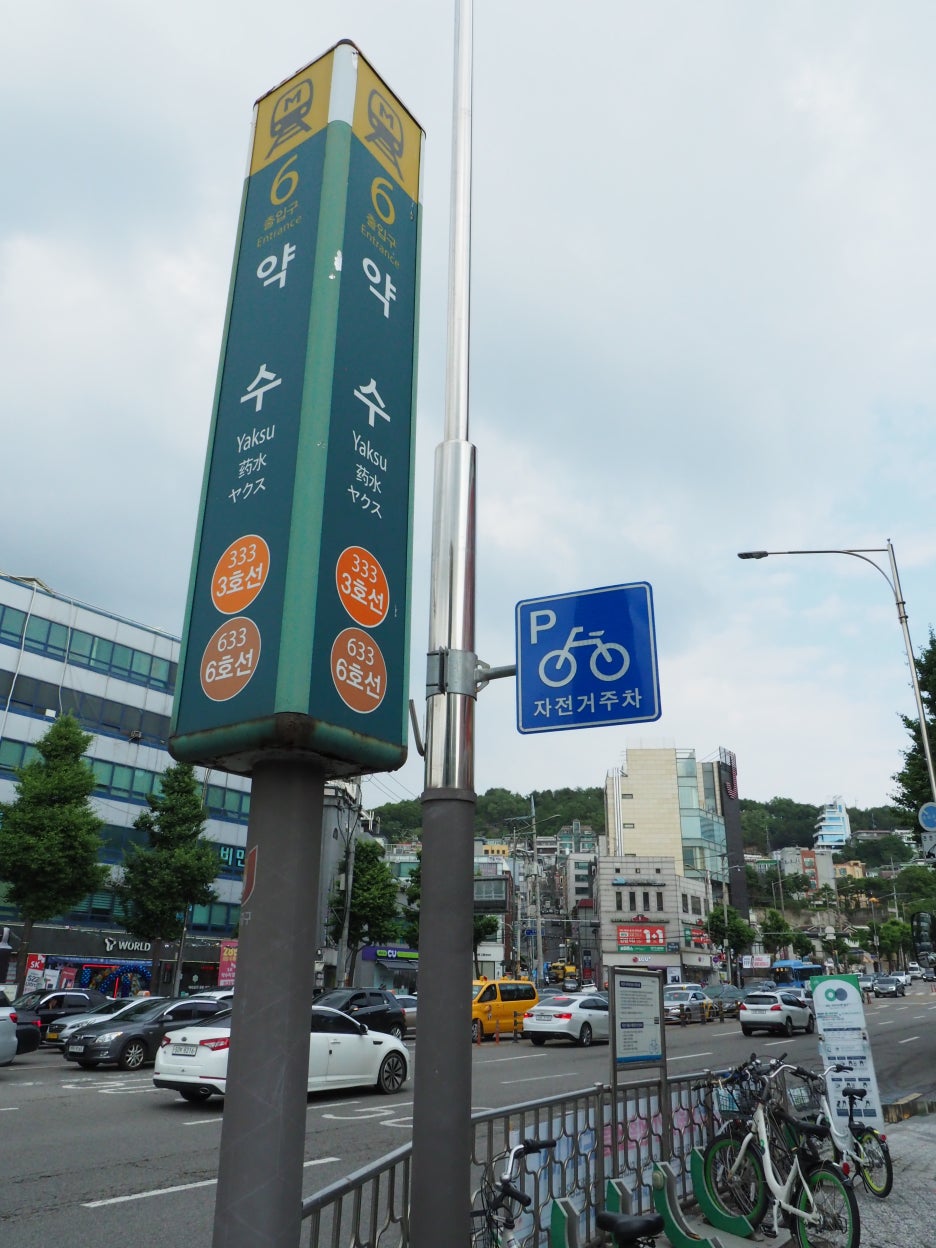 약수역치과, 빠진 치아 그냥 두지 말고 임플란트로 새롭게
