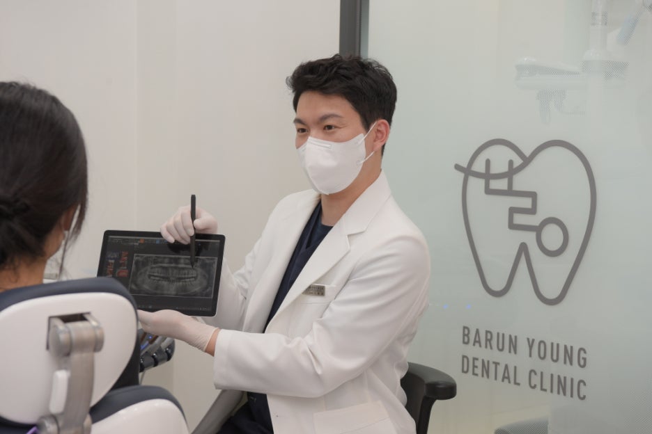 Yaksu Station Dental Clinic: Don't Lose Your Teeth to Periodontal Disease with Tingling Gums